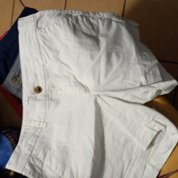 Old Navy Pants - White old navy shorts